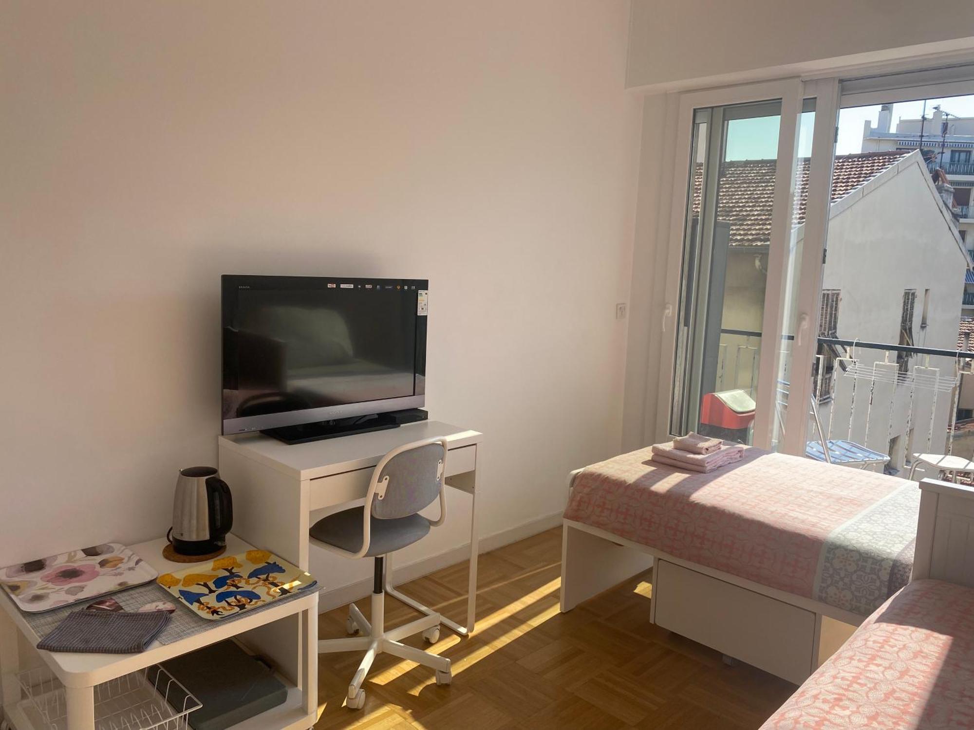 Mirela's Private With Key, Ac, Lift & Balcony In The Center Of On The Cote D'azur Habitación en casa particular
